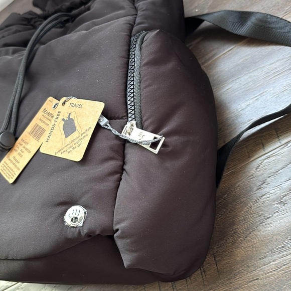 Bearpaw Puffer Flap Top Snap & bungee pull,side zip pockets,padded laptop sleeve - Picture 3 of 12